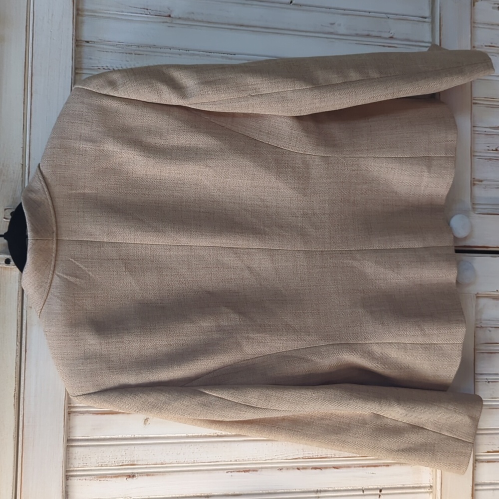 Le Suit, Lightweight Beige Blazer. Sz 14 - Picture 3 of 8